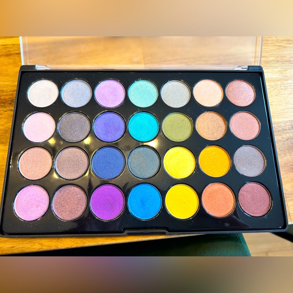 BH cosmetics foil shadow palette